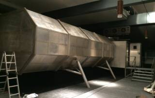 Snowden - Kulissenbau, Kulissenbau. GRIZZLY Filmbau GmbH