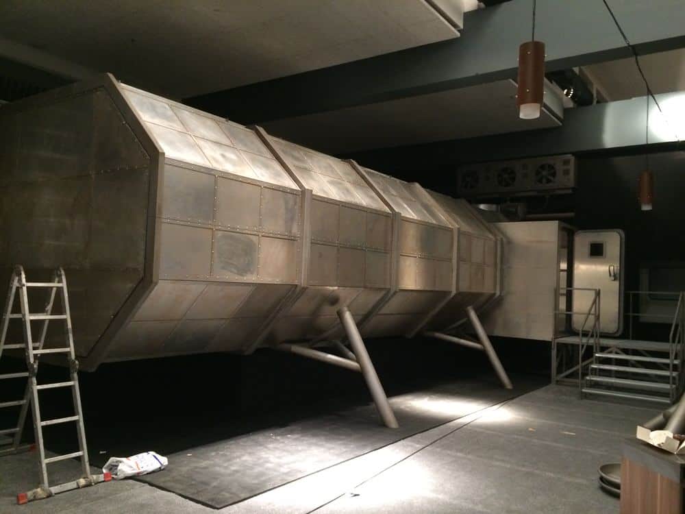 Snowden - Kulissenbau, Kulissenbau. GRIZZLY Filmbau GmbH