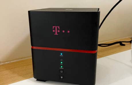 Büromobil mit 5 Arbeitsplätzen, WiFi-Drucker, Standheizung und Klimaanlage. GRIZZLY Filmbau GmbH. Ein mobiles Office vor Ort liefert unser Büromobil, ausgestattet für 5 Arbeitsplätze, inkl. WiFi-Drucker, vollausgestattete Küche, Toilette sowie Standheizung und Klimaanlage. GRIZZLY Filmbau GmbH Ihr Partner für Mietfahrzeuge, Filmservicefahrzeuge und Kulissenbau.