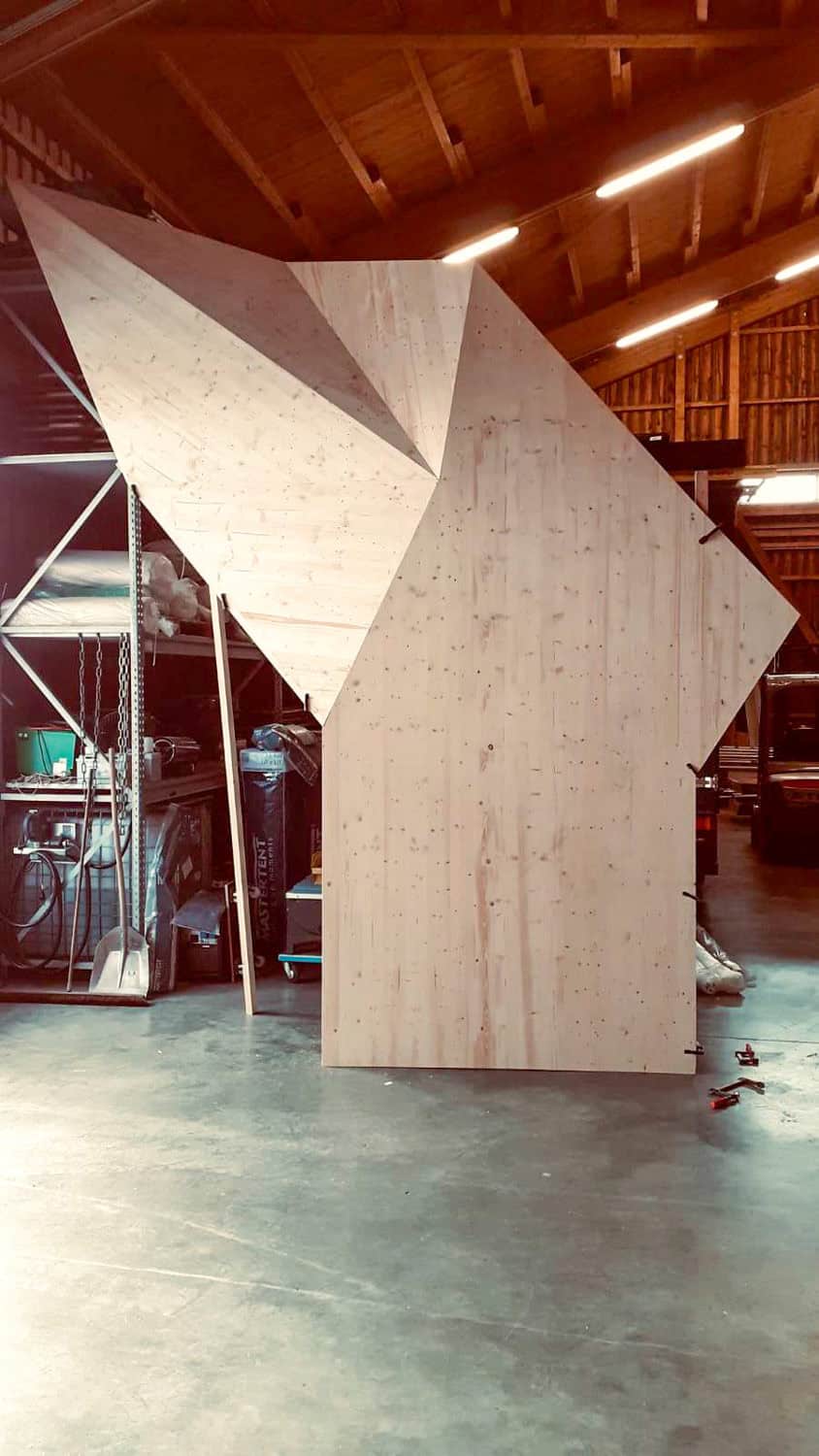 GRIZZLY Filmbau GmbH - Mietfahrzeuge & Kulissenbau für Film & TV. Maskenmobil, Garderobenmobil, SET-AL Aufnahmeleitung, Aufenthaltsmobil, Stromerzeuger, Sprinter für Film und TV Produktionen.