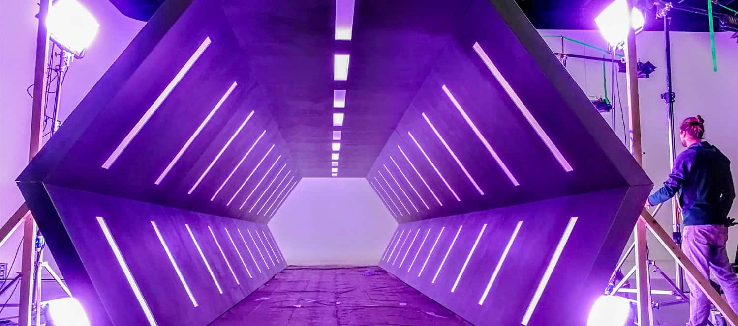 GRIZZLY Filmbau GmbH - Mietfahrzeuge & Kulissenbau für Film & TV. Maskenmobil, Garderobenmobil, SET-AL Aufnahmeleitung, Aufenthaltsmobil, Stromerzeuger, Sprinter für Film und TV Produktionen.