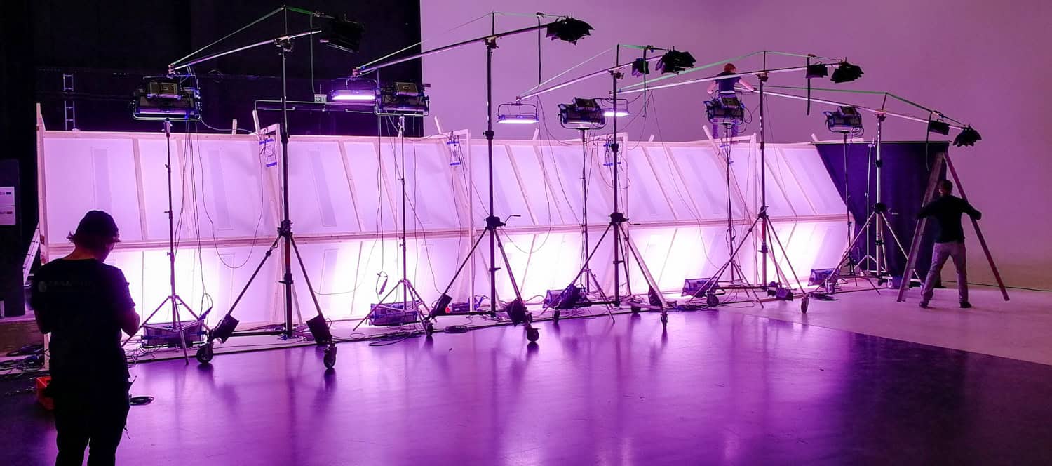 GRIZZLY Filmbau GmbH - Mietfahrzeuge & Kulissenbau für Film & TV. Maskenmobil, Garderobenmobil, SET-AL Aufnahmeleitung, Aufenthaltsmobil, Stromerzeuger, Sprinter für Film und TV Produktionen.