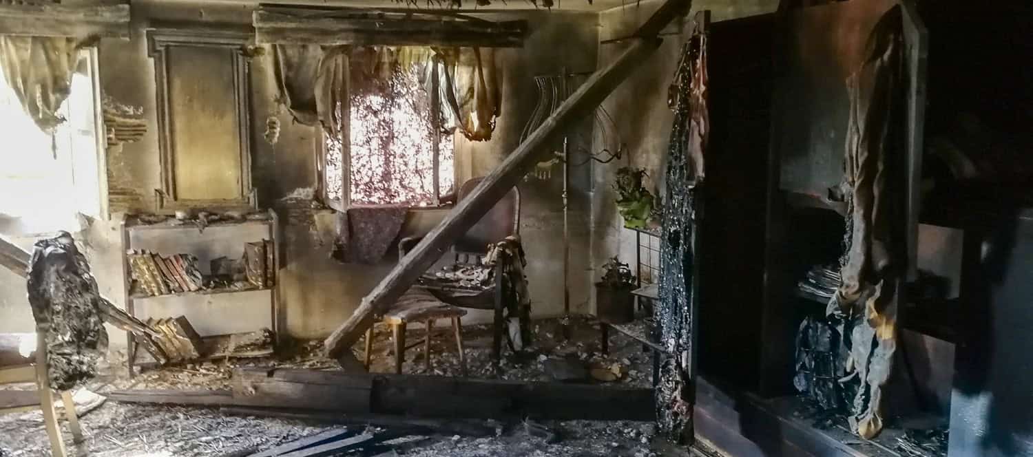 GRIZZLY Filmbau GmbH - Mietfahrzeuge & Kulissenbau für Film & TV. Maskenmobil, Garderobenmobil, SET-AL Aufnahmeleitung, Aufenthaltsmobil, Stromerzeuger, Sprinter für Film und TV Produktionen.