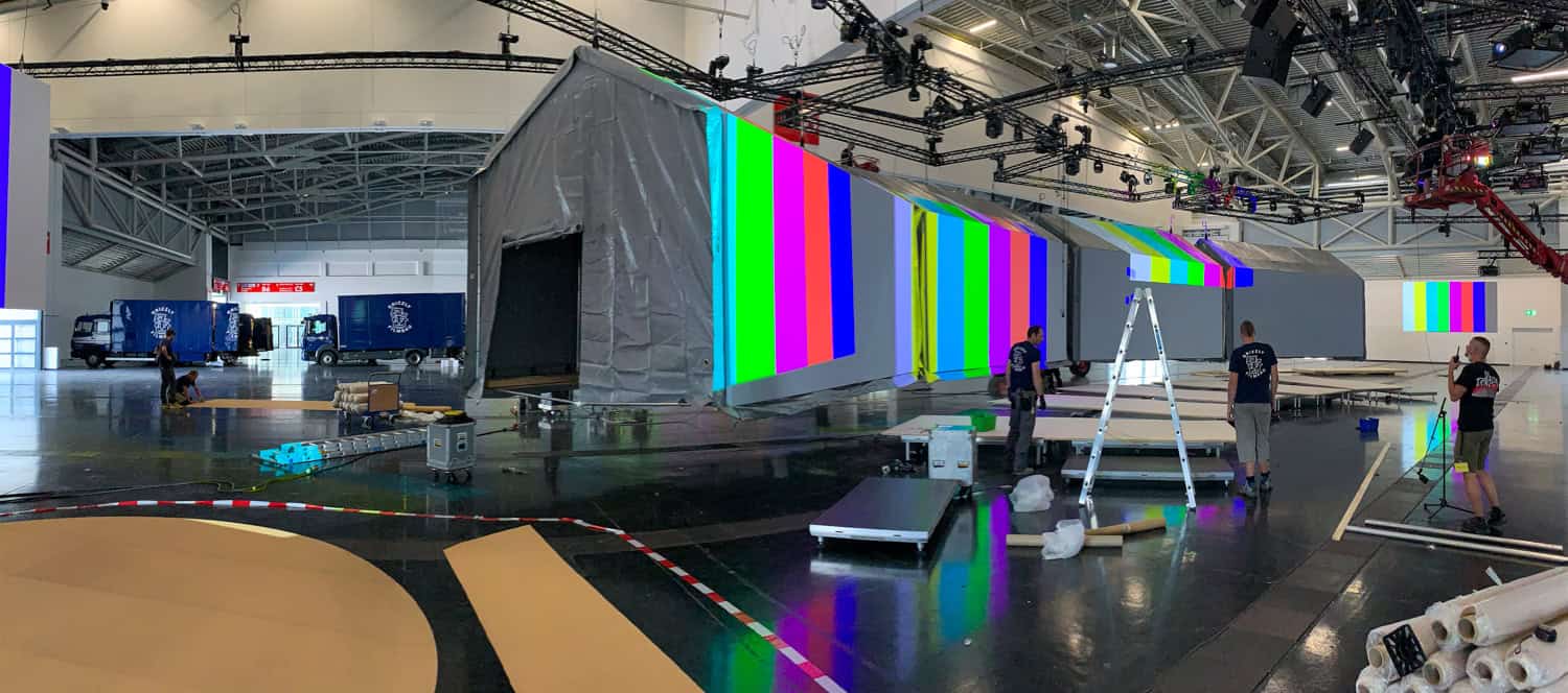 GRIZZLY Filmbau GmbH - Mietfahrzeuge & Kulissenbau für Film & TV. Maskenmobil, Garderobenmobil, SET-AL Aufnahmeleitung, Aufenthaltsmobil, Stromerzeuger, Sprinter für Film und TV Produktionen.